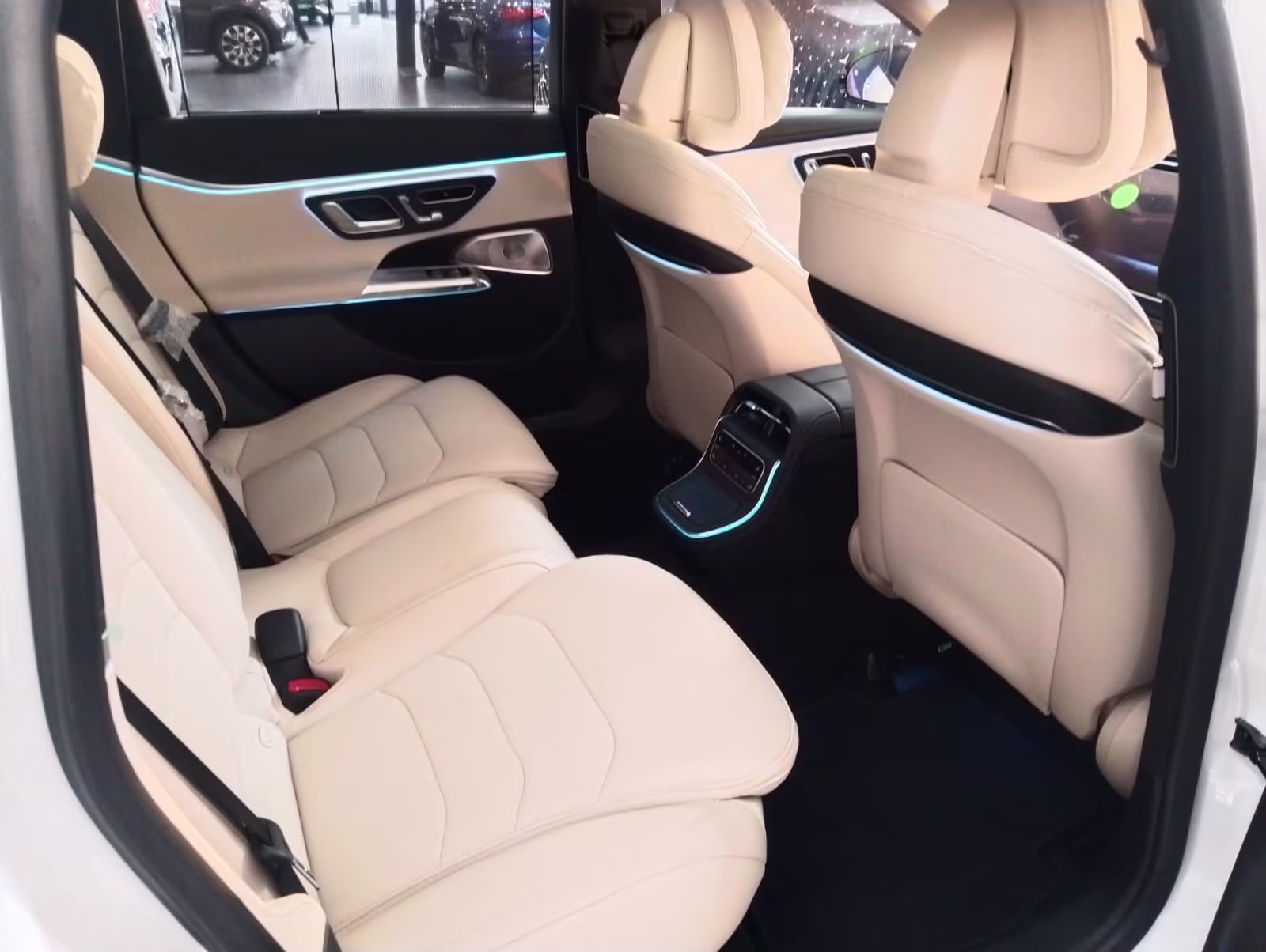 Mercedes-Benz E-Class gallery 2