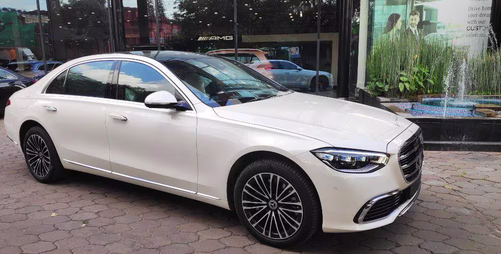 Mercedes-Benz S-Class - Front view