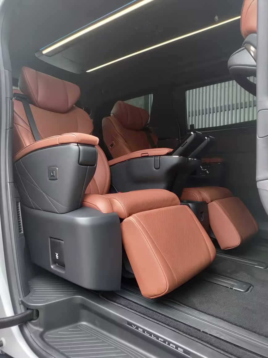 Toyota Vellfire gallery 4