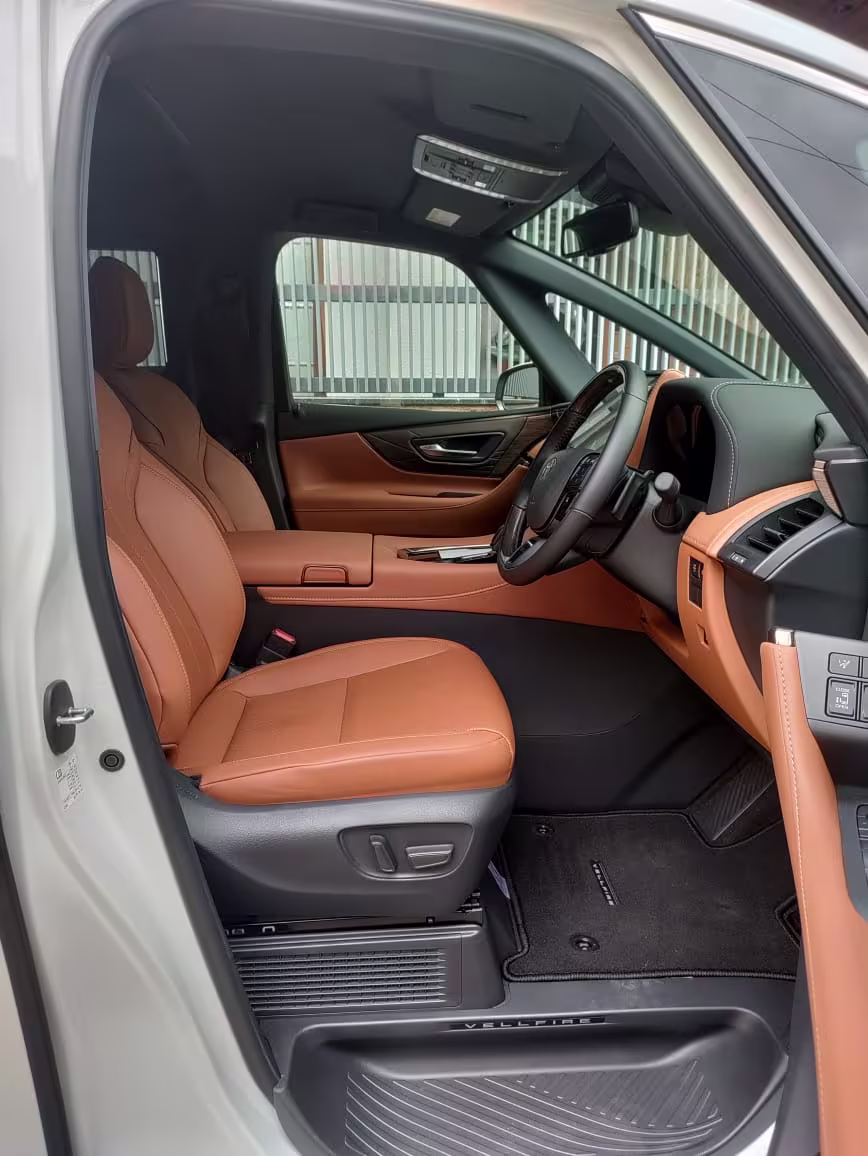 Toyota Vellfire gallery 5